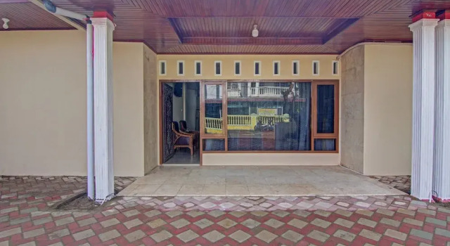 Capital O 90643 Suri Guest House Syariah, Prenota Affittacamere Affittacamere a Padang, Affittacamere