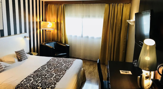 Номер Prestige Grand Hôtel de Nîmes 4 étoiles