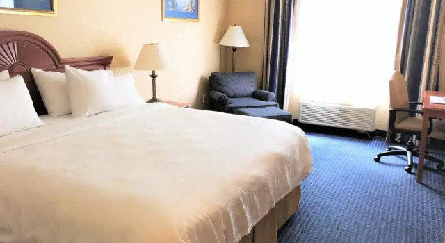 Люкс Holiday Inn Express Syracuse Airport by IHG