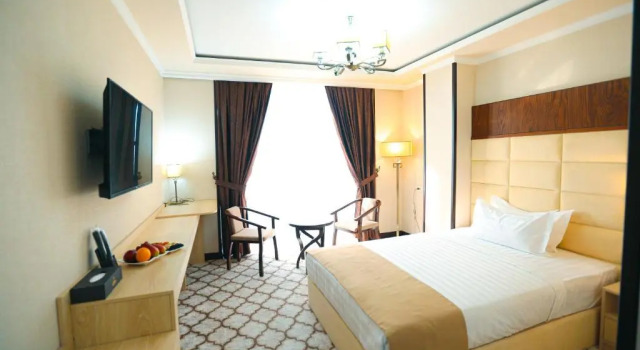 Royal Grand, Rezerwuj Hotel Hotele w Turkestan z parkingiem, Parking