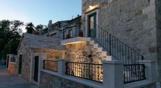 Villa Bante - Luxury Stone House, Rezerwuj Willa Hotele w Split-Dalmatia County z parkingiem, Parking