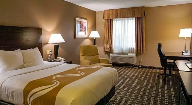 Люкс Superior Quality Inn & Suites Watertown near Prairie Lakes Ice Arena