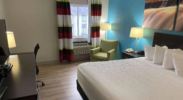Люкс с 2 комнатами Days Inn by Wyndham Carthage