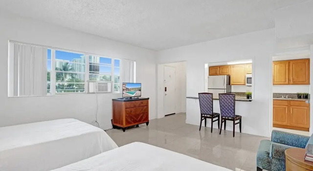 Hallandale Beach Vacation Home Pool Beach, Забронировать Отель Отели Голливуд-Бич 3 звезды, рядом с Парк Джозефа Скаво, 3*