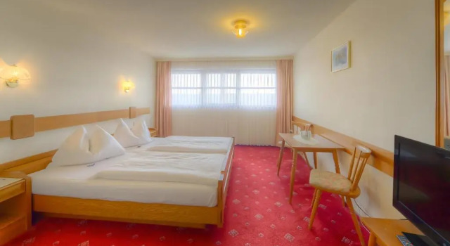 Hotel Burgenländerhof, Book Hotel Hoteller i Burgenland med parkering, Parkering