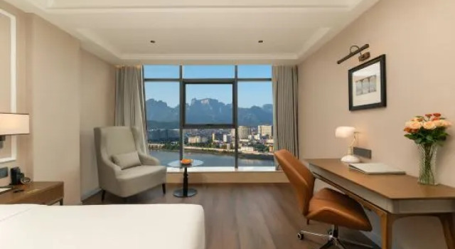 Люкс Deluxe Vienna International Hotel (Zhangjiajie Tianmenshan Branch)