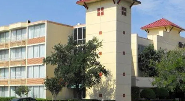 Полулюкс Wyndham DFW Airport