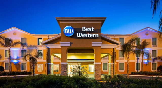 Кровать в общем номере Best Western Wesley Chapel