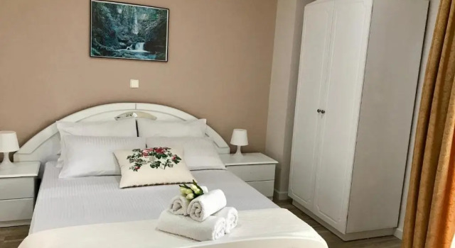Joy Hotel, Varaa Hotelli Sarandë Vlorë County