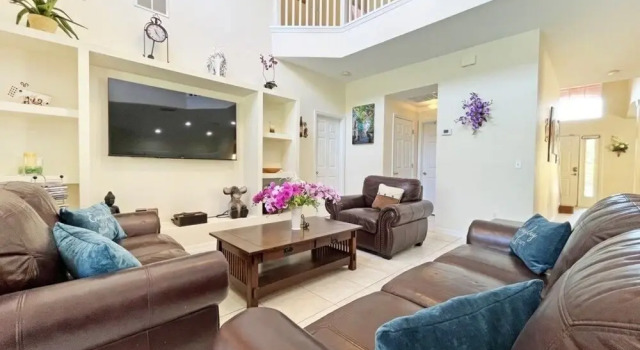 Golden Beach Villa 6 Bedroom Home by RedAwning, Rezerwuj Willa Hotele w Kissimmee z parkingiem, Parking