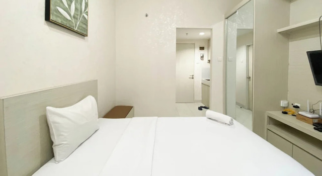 Studio Minimalist And Homey Studio Room At Amartha View Apartment