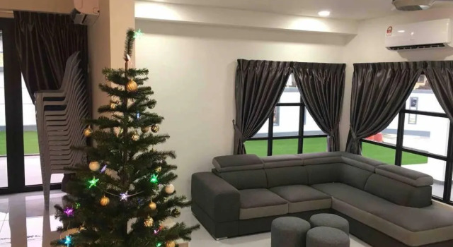 22pax :Taman pelangi Party house nearby midvelly, Varaa Hotelli Hotellit Johor pysäköinnillä, Pysäköinti