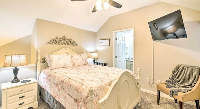 Charming Condo w/ Deck, 4 Mi to Branson Strip