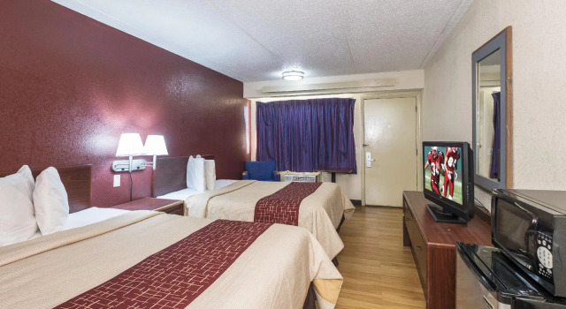 Четырёхместный номер Deluxe Red Roof Inn Atlanta-Norcross