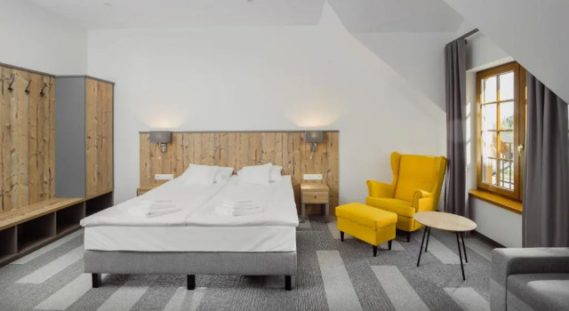 Полулюкс Deluxe Hotel Nowa Holandia
