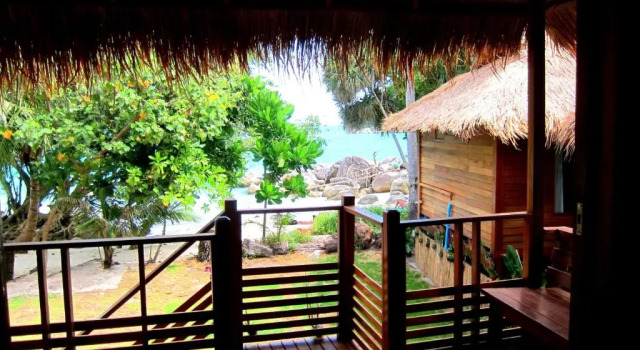 Бунгало Ten Moons Lipe Resort