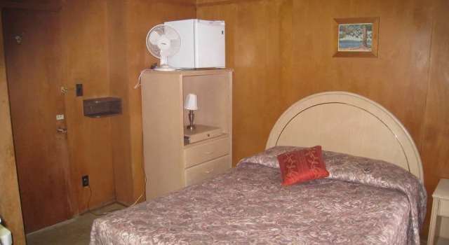 Sasquatch Inn, Buchen Sie Hotel  