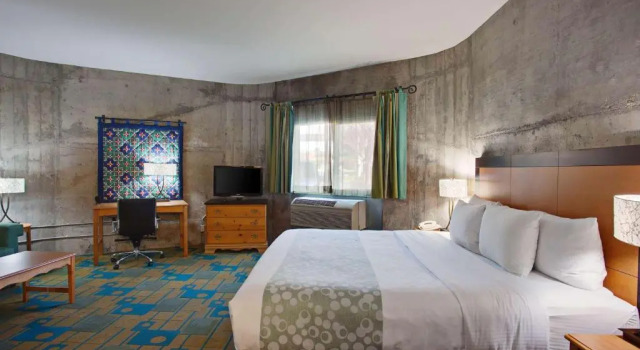 Номер Executive La Quinta Inn & Suites by Wyndham Irvine Spectrum