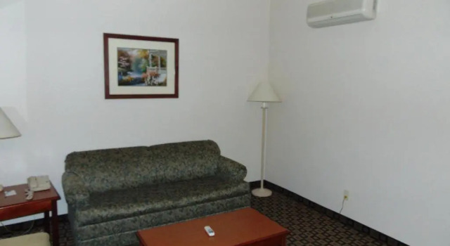 Двухместный люкс Deluxe Days Inn by Wyndham Pentwater