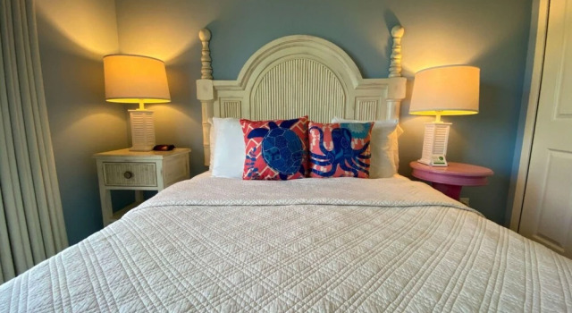 Harbour House at the Inn Unit 302 by Coastal Vacation Properties, Забронировать Отель Отели в центре Форт-Майерс-Бич, в центре, Парковка
