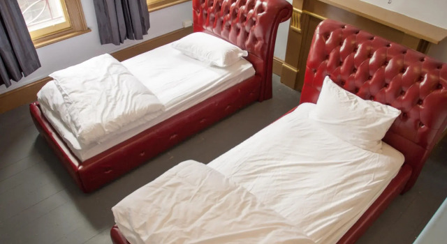 Кровать в общем номере (женский номер) Backpackers Imperial Hotel