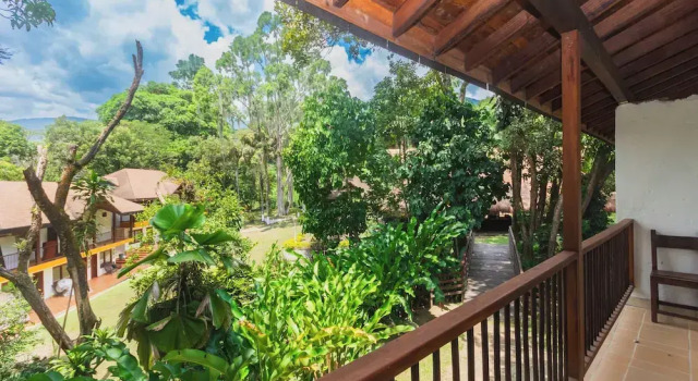 Четырёхместный номер Superior с балконом и с видом на сад La Selva Hotel San Jeronimo
