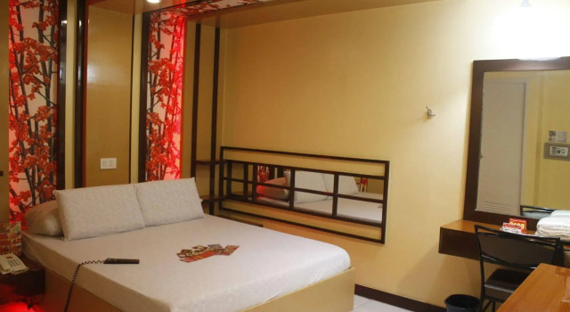 Hotel Sogo LRT Monumento Station