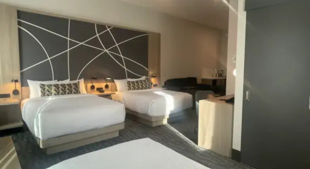 Четырёхместный люкс Executive La Quinta Inn & Suites By Wyndham Kelowna Bc