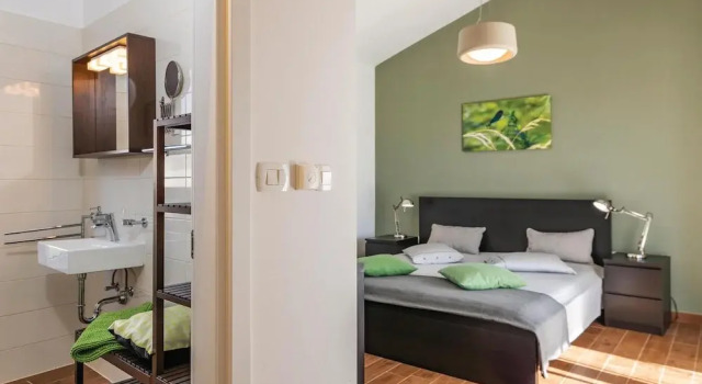Amazing Home in Valbandon With Wifi and 4 Bedrooms, Prenota Hotel Hotel a Valbandon con piscina, Piscina