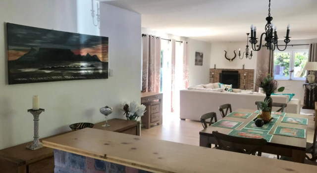 African Holiday home in Table View, Book Hotel Hoteller i Table View med parkering, Parkering