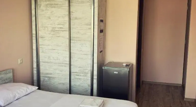 Standard triplă cameră cu balcon Hotel Crown