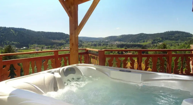 Шале Gîte Panoramique et Spa de Liézey