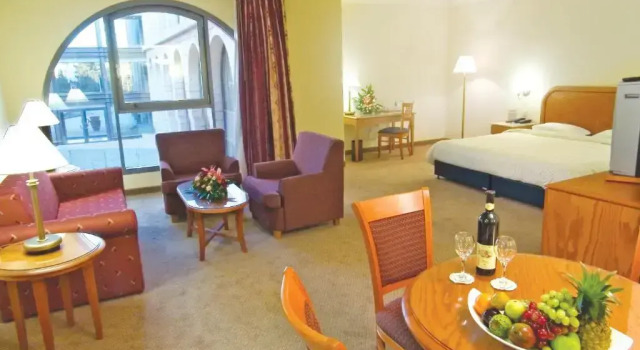 Полулюкс Grand Court Hotel