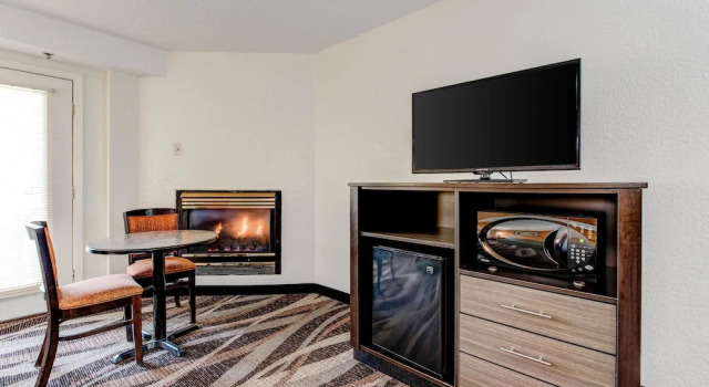 Двухместный номер Standard с балконом и с видом на горы Quality Inn Creekside - Downtown Gatlinburg
