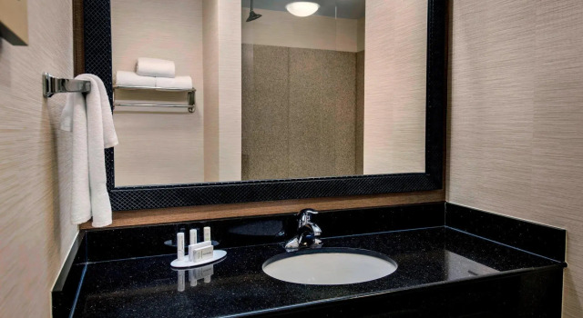 Четырёхместный номер Standard Fairfield Inn & Suites Baltimore Downtown/Inner Harbor