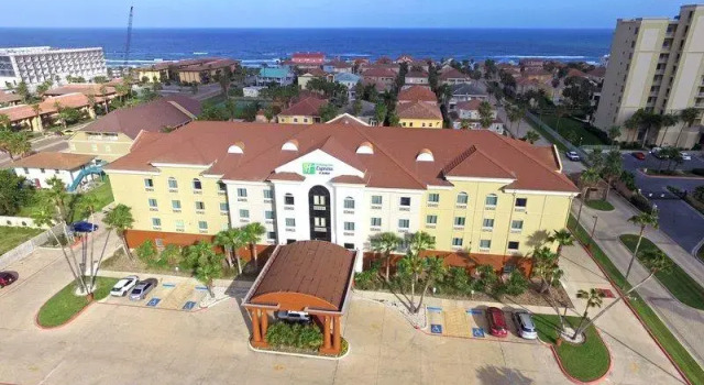 Кровать в общем номере Holiday Inn Express Hotel and Suites South Padre Island by IHG