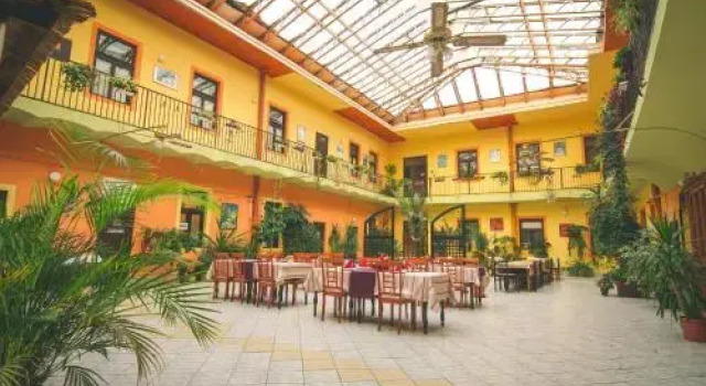 Penzión Grand, Rezerwuj Hotel Hotele w Košický kraj z parkingiem, Parking