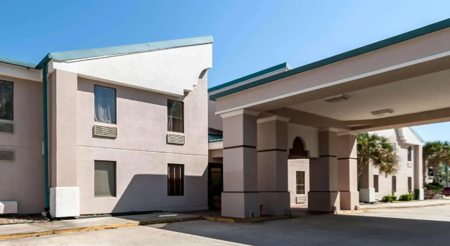 Кровать в общем номере Quality Inn & Suites Lafayette