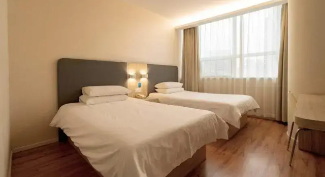 Семейный номер Standard Hanting Hotel Shanghai Nanjing Road Padestrian Street Center