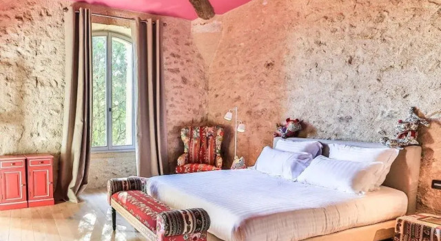1784 Domaine de Lourmarin, Rezervovat Penzión se snídaní Hotely v Luberon s parkováním, Parkování
