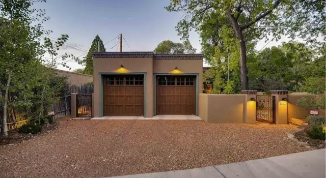 Casa Cuervo - Luxury Home With Gorgeous Amenities a Block off Canyon Rd, Varaa Lomakoti Santa Fe New Mexico