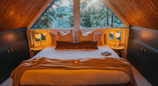 Lightfoot Cabin, Забронировать Отель «постель и завтрак» Раннинг Спрингс San Bernardino Mountains