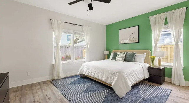 Beach Retreat w/ Putting Green, Hot Tub, 2 Free Bikes Golden Hour by Avantstay, Rezerwuj Dom wakacyjny Hotele w Saint Augustine Area z parkingiem, Parking