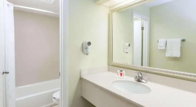 Номер Standard Days Inn by Wyndham Cocoa Beach Port Canaveral