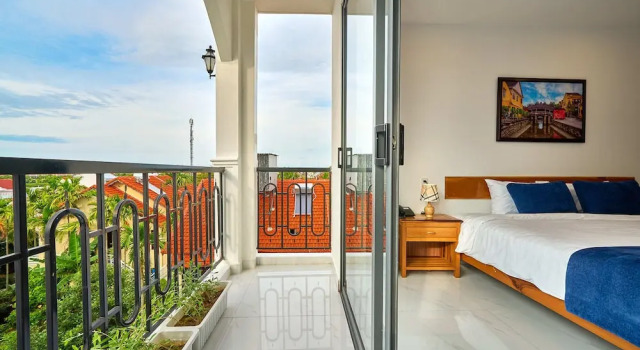 Двухместный номер Deluxe с балконом Hoi An Legend Charm Boutique Hoi An Hotel