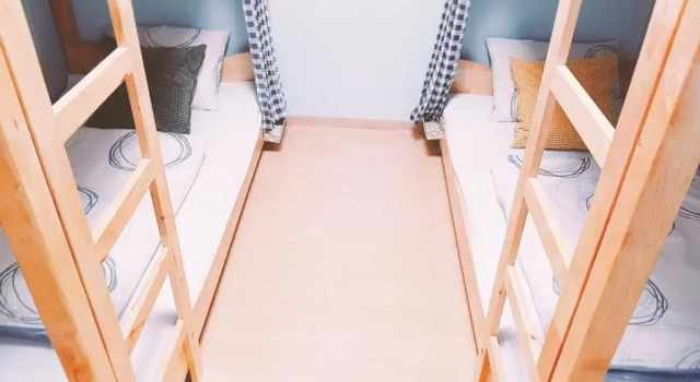 Кровать в общем номере (мужской номер) Tongyeong Episode Guesthouse