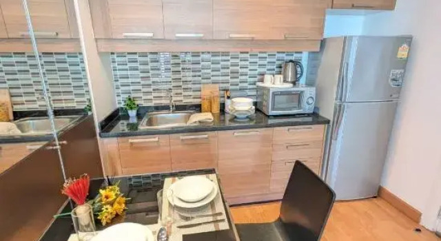 Twin Comfort Stay near BTS Nana 1004, Забронировать Отель Отели Бангкока с бассейном, рядом с Улица Сой Ковбой, Бассейн