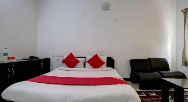 Oyo 46168 Sky Hotels, Забронировать Отель Отели Йеркод 3 звезды, 3*