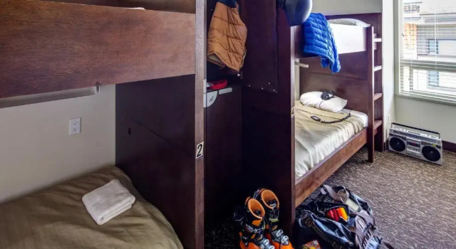 Кровать в общем номере HI Whistler - Hostel