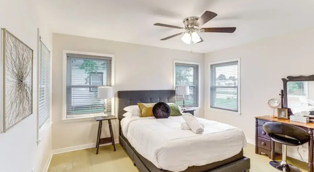 Коттедж с 3 комнатами Lovely Tomball Home < 1 Mi to Dtwn + Pool Access!